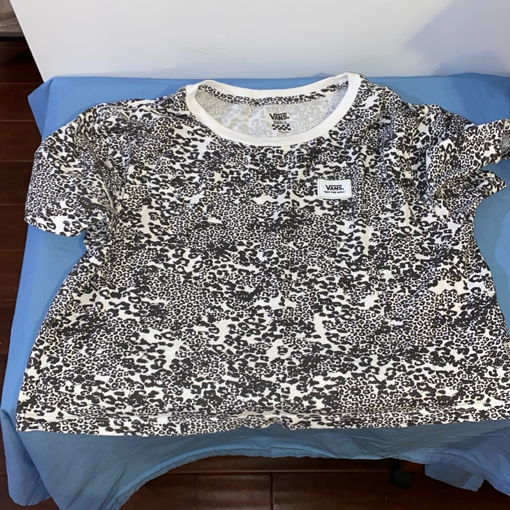 Teen girl size, small Vans Off The Wall cropped shirt
